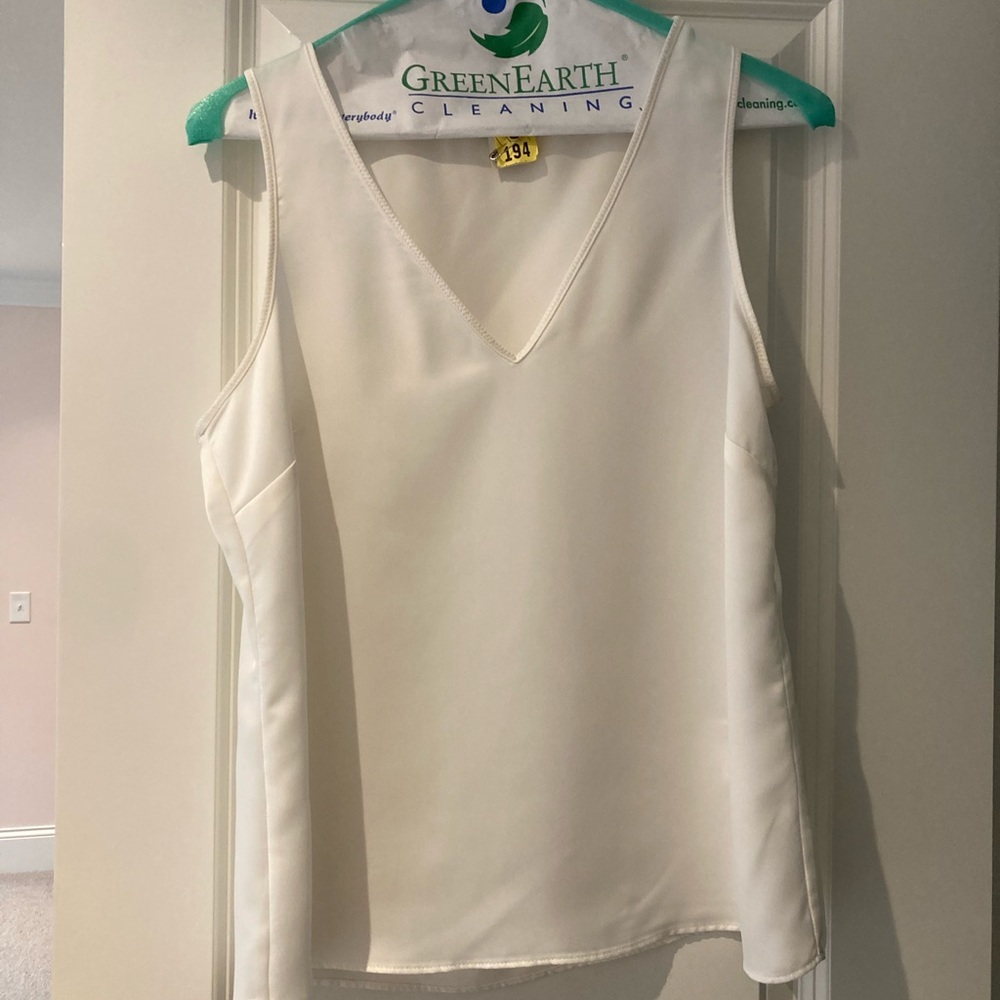 Club Monaco XS Cream VNeck Shell